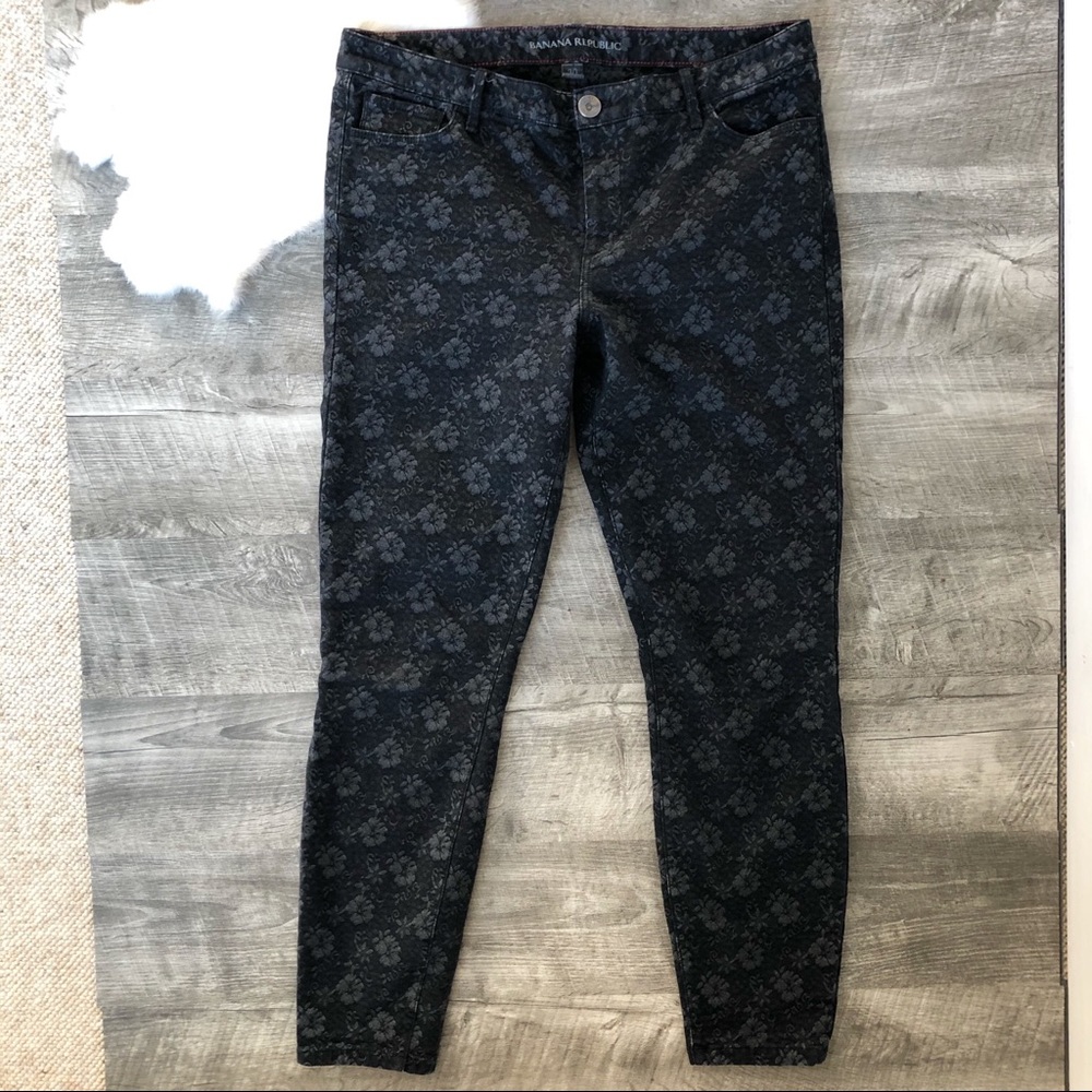 Banana Republic Women’s Black Floral Skinny Jeans, size 30